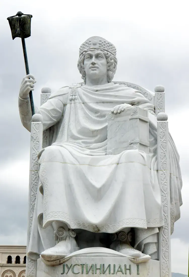 /pix/study/roman/colossus/imperator-justinianus-magnus-thracia-01-thumb.webp