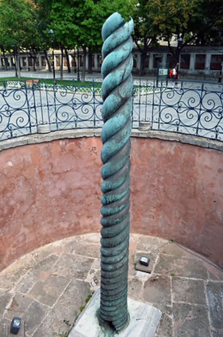 /pix/study/roman/columna/columna-serpentina-thumb.webp